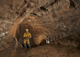 Column Passage - Ogof Ffynnon Ddu 1