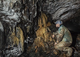 Photos and information for Siambr Ddu Cave